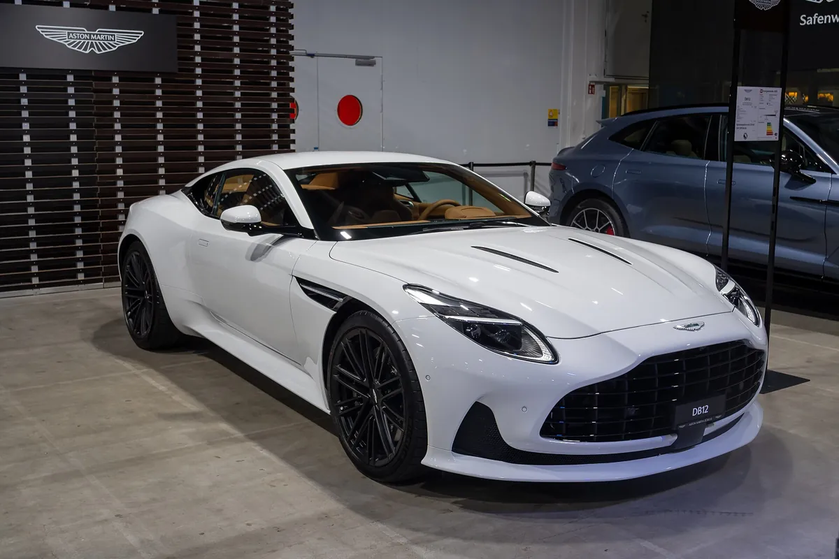Aston Martin DB12